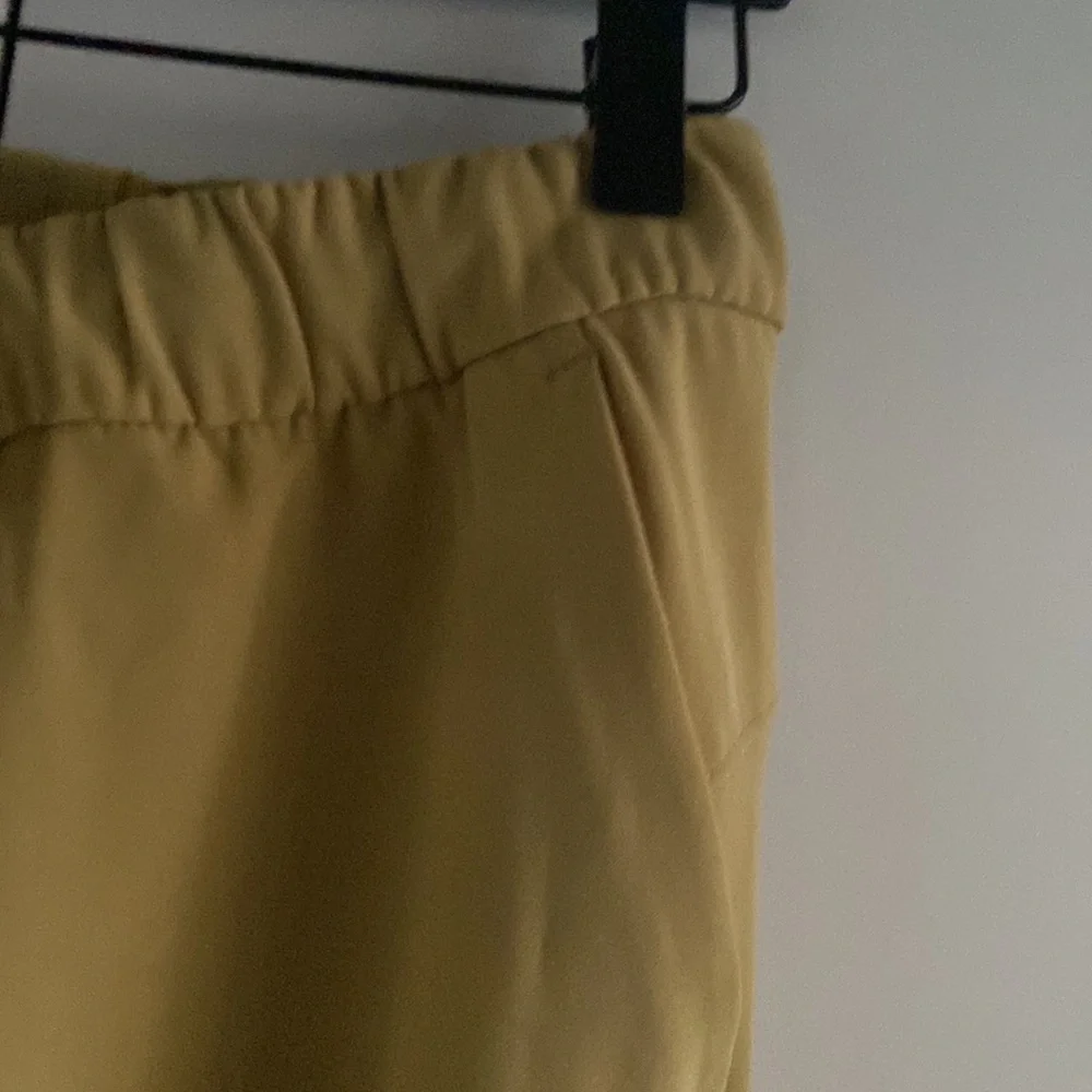 Lululemon On the Fly 7/8 Pant *Woven - Picture 6 of 15